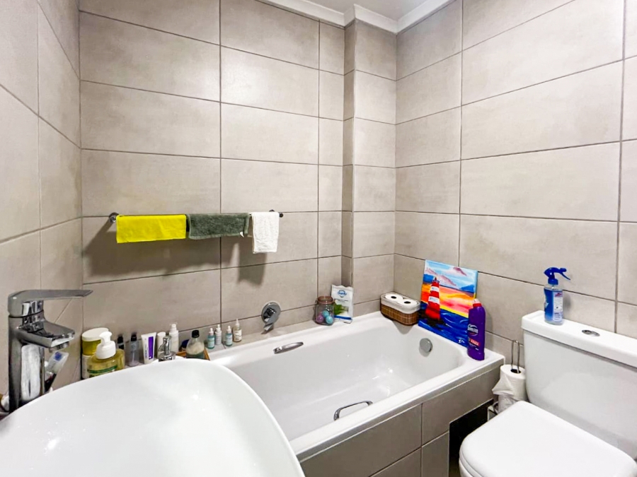 2 Bedroom Property for Sale in Loucharmante Western Cape